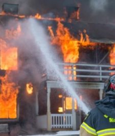 House burning without smoke alarm