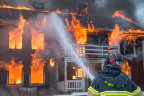 House burning without smoke alarm