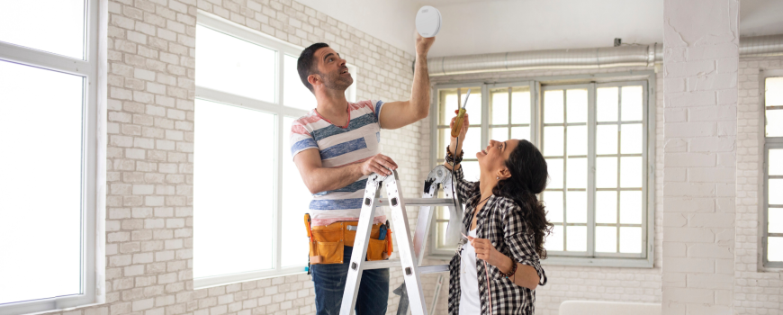 DIY installing wireless linked smoke alarms