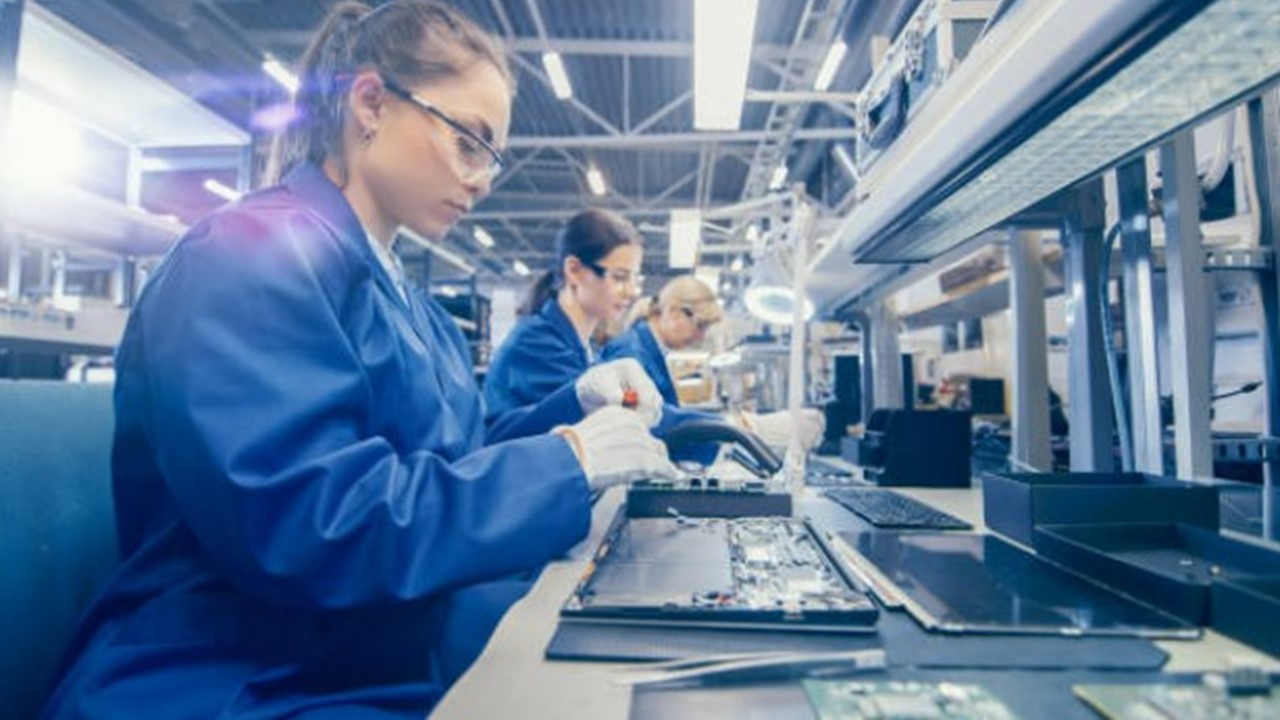 Photoelectric smoke sensors being manufactured in ZEN's ISO 9001 quality accredited facility