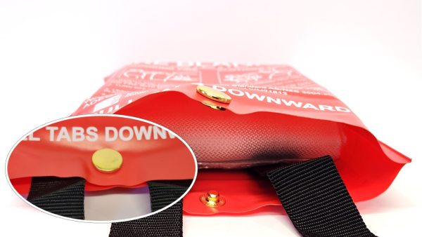 ZEN fire blanket with press stud for closure